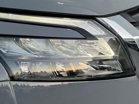 New 2025 Nissan Pathfinder Platinum image 32