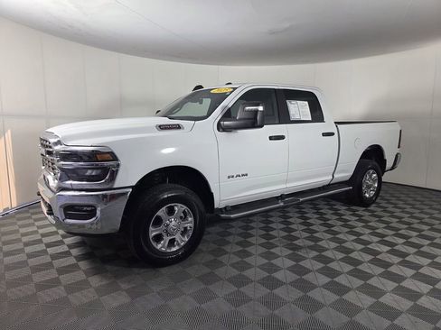 Used 2025 RAM 2500 Big Horn AWD/4WD image 4