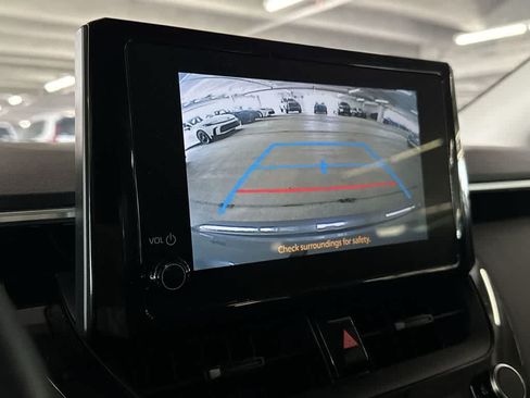 Used 2025 Toyota Corolla LE FWD image 18