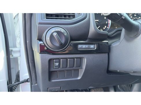 Used 2023 Nissan Titan SV AWD/4WD image 13