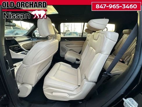 Used 2023 Jeep Grand Cherokee L Limited image 13