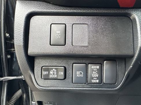 Used 2020 Toyota Tacoma TRD Off-Road AWD/4WD image 28