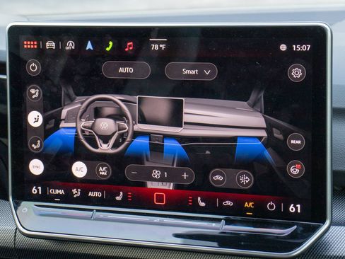 Used 2025 Volkswagen Golf w/ Euro Style Package image 22