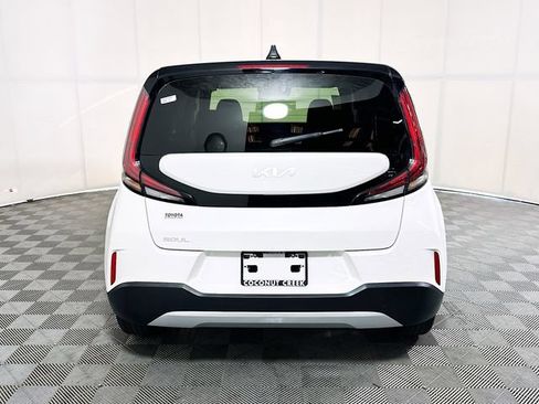 Used 2023 Kia Soul LX w/ LX Technology Package FWD image 4