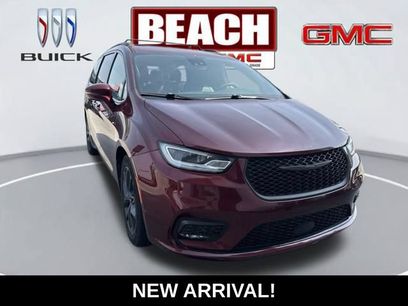 Used 2022 Chrysler Pacifica Limited w/ S Appearance Package
