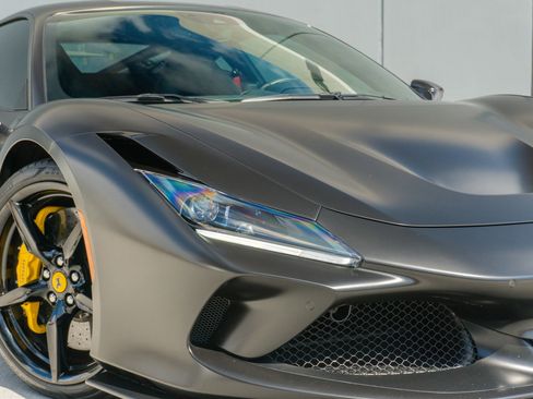 Used 2021 Ferrari F8 Tributo image 31