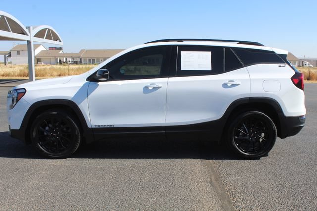 Used 2024 GMC Terrain SLT w/ Infotainment Package II FWD image 8