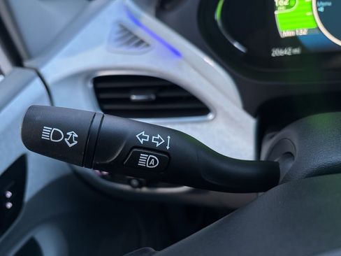 Used 2020 Chevrolet Bolt Premier w/ Infotainment Package image 21