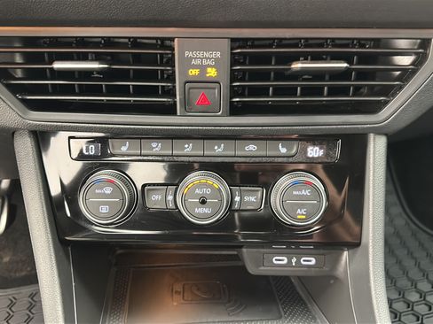 Used 2024 Volkswagen Jetta GLI 40th Anniversary Edition FWD image 17