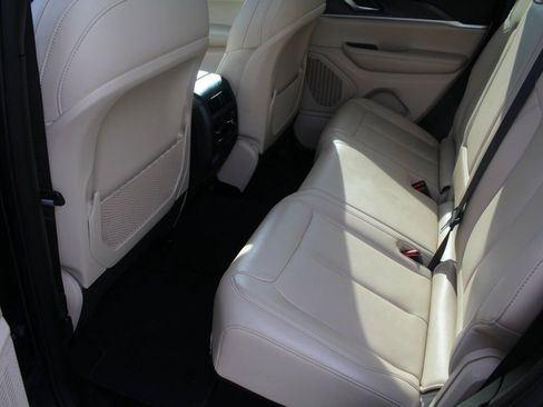 Used 2024 Jeep Grand Cherokee Limited w/ Black Appearance Package image 5