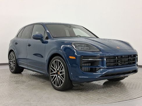 New 2025 Porsche Cayenne GTS image 9