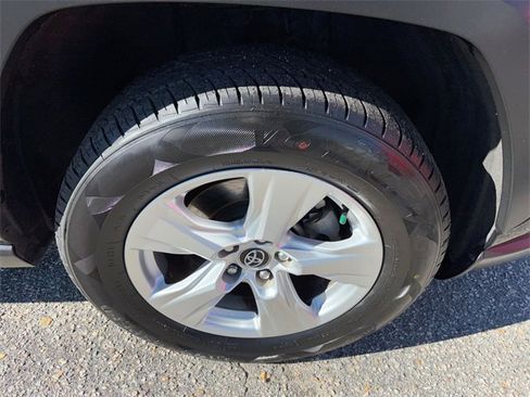 Used 2021 Toyota RAV4 XLE image 11