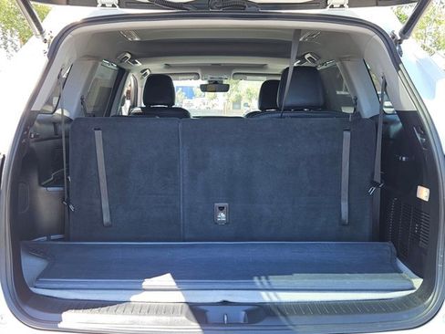 Used 2018 Toyota Highlander SE w/ Carpet Mat Package (TMS) AWD/4WD image 6