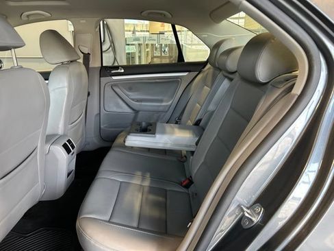 Used 2009 Volkswagen Jetta SE FWD image 21