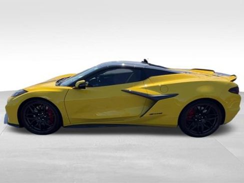 Used 2025 Chevrolet Corvette Z06 RWD image 3