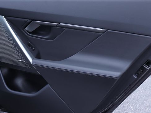 Certified 2025 BMW 530i image 18