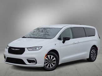 Used 2024 Chrysler Pacifica Limited FWD video 1