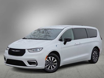 Used 2024 Chrysler Pacifica Limited