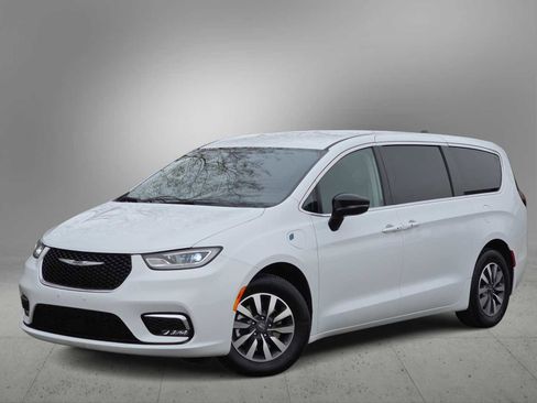 Used 2024 Chrysler Pacifica Limited FWD image 1