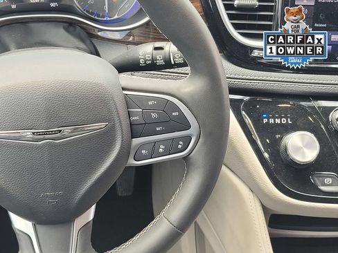 Used 2023 Chrysler Pacifica Limited FWD image 13