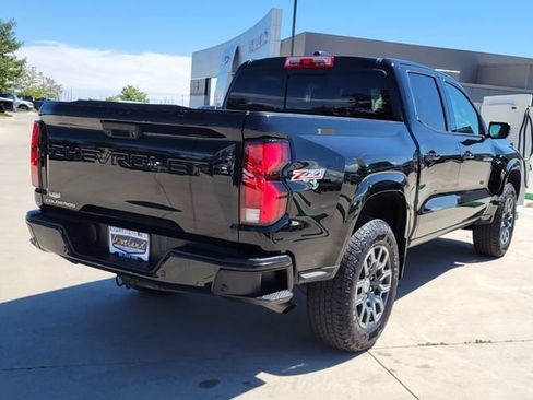 Used 2023 Chevrolet Colorado Z71 w/ Z71 Convenience Package 2 AWD/4WD image 3