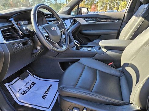 Certified 2025 Cadillac XT6 Premium Luxury image 11
