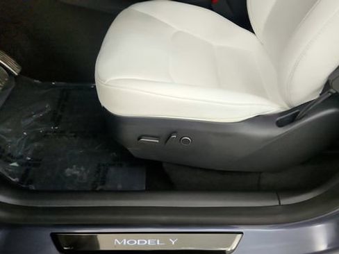 Used 2023 Tesla Model Y Long Range AWD/4WD image 48