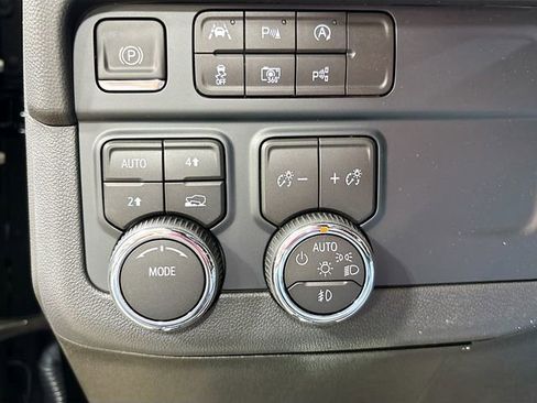 New 2025 Chevrolet Suburban Premier AWD/4WD image 13
