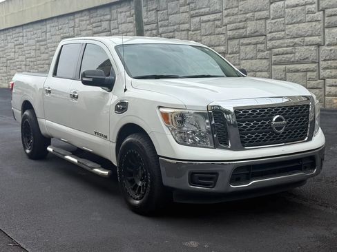 Used 2017 Nissan Titan SV RWD image 4