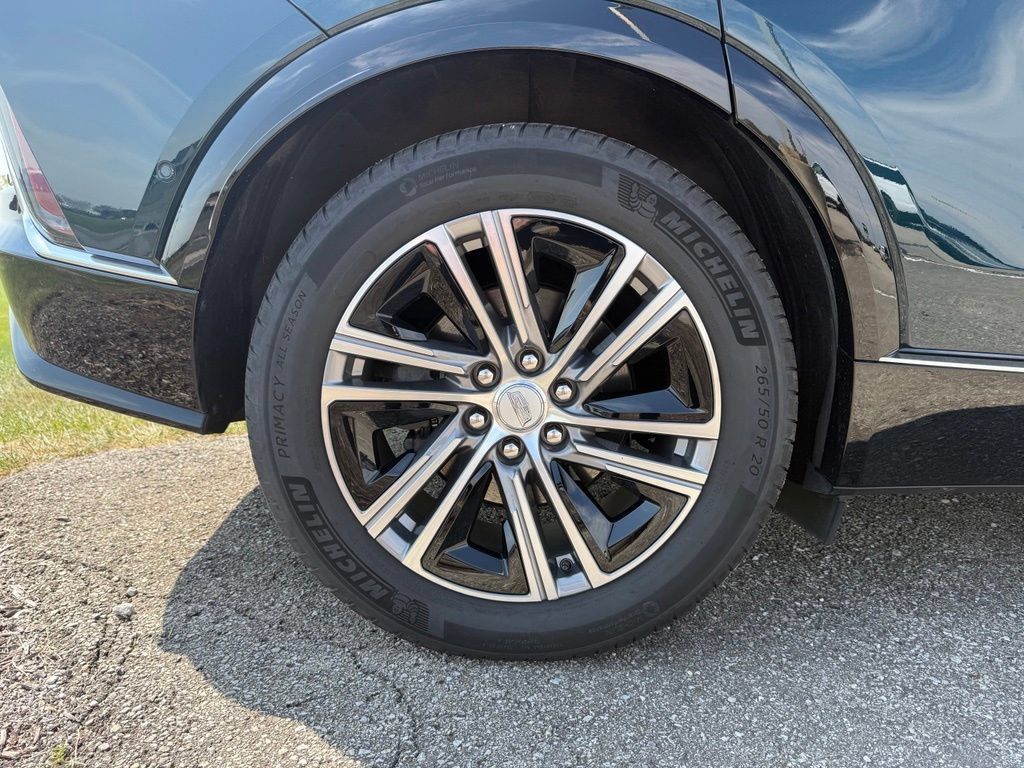 Certified 2024 Cadillac Lyriq Luxury AWD/4WD image 17