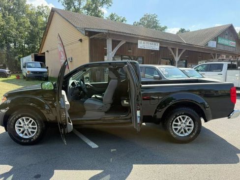 Used 2010 Nissan Frontier XE w/ XE Preferred Pkg RWD image 12