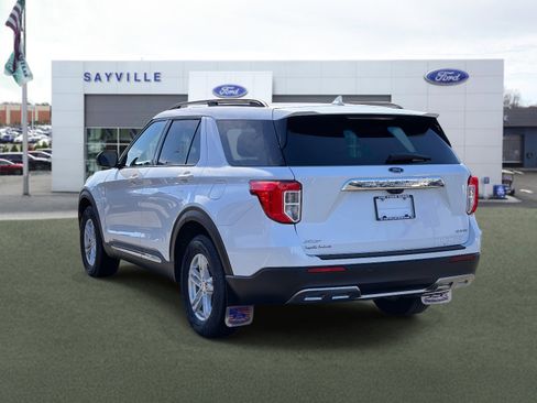 Certified 2022 Ford Explorer XLT w/ Equipment Group 202A image 4