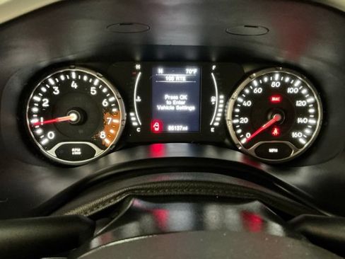 Used 2016 Jeep Renegade Sport w/ Power & Air Group FWD image 25