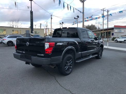 Used 2017 Nissan Titan PRO-4X AWD/4WD image 4
