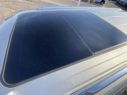 Used 2023 GMC Yukon XL SLT image 19