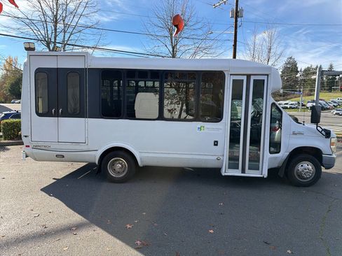 Used 2012 Ford E-450 and Econoline 450 Super Duty w/ Shuttle Bus Prep Pkg image 10