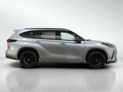 Used 2025 Toyota Highlander XSE image 6