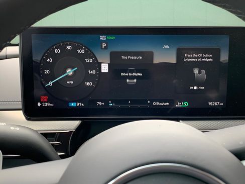 Used 2023 Genesis GV60 Performance image 25