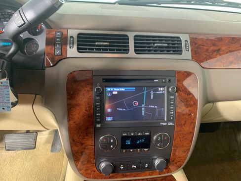 Used 2014 Chevrolet Tahoe LTZ RWD image 25