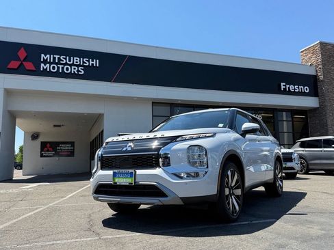 New 2026 Mitsubishi Outlander SE AWD/4WD image 1