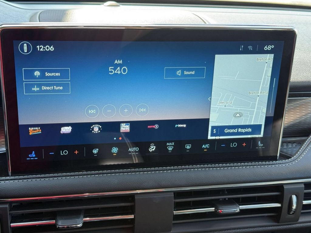 Certified 2025 Lincoln Corsair Reserve w/ Equipment Group 202A AWD/4WD image 24