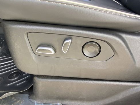 Used 2022 Cadillac Escalade Premium Luxury w/ Performance Package image 20