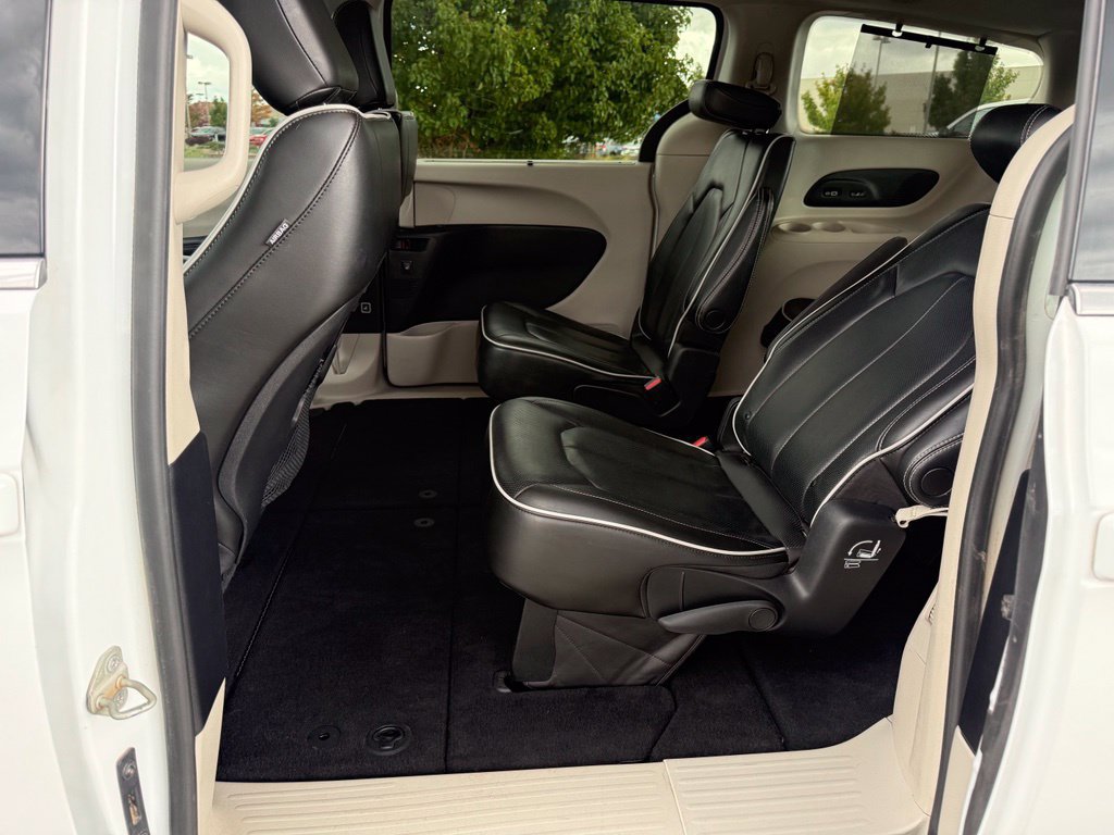Used 2022 Chrysler Pacifica Limited FWD image 21