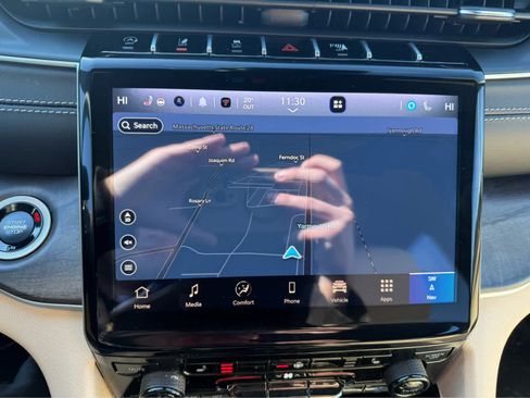 Used 2025 Jeep Grand Cherokee Limited image 22