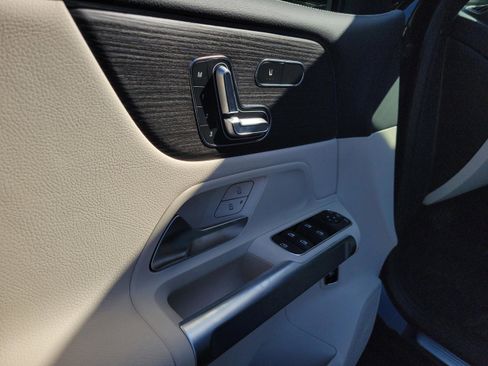 Used 2026 Mercedes-Benz GLB 250 image 19