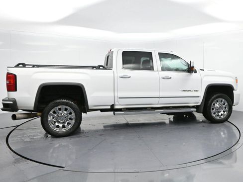 Used 2019 GMC Sierra 2500 Denali w/ Duramax Plus Package AWD/4WD image 8