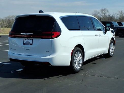 New 2026 Chrysler Pacifica Select image 19