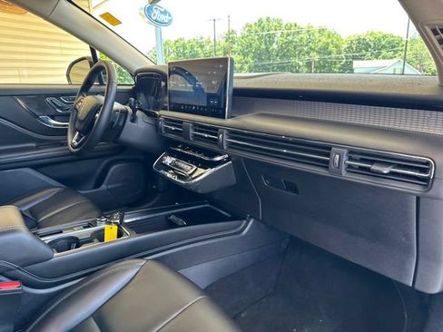 Used 2023 Lincoln Corsair AWD w/ Equipment Group 101A image 24