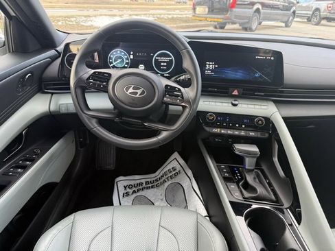 Used 2024 Hyundai Elantra Limited image 15