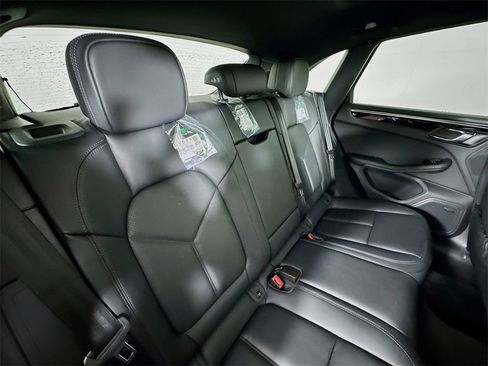 Certified 2025 Porsche Macan image 25